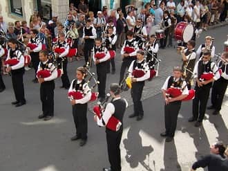 bagad dans le finistere en bretagne